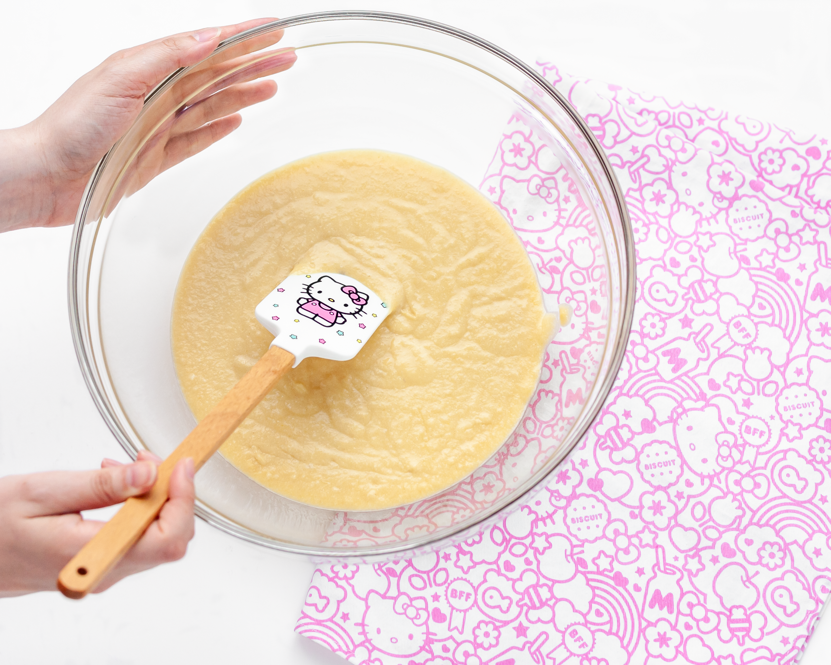 Handstand Kitchen - Wholesale Tea Towel - Hello Kitty® Kitchen Towel and Spatula Set – Gift-Ready Set
2