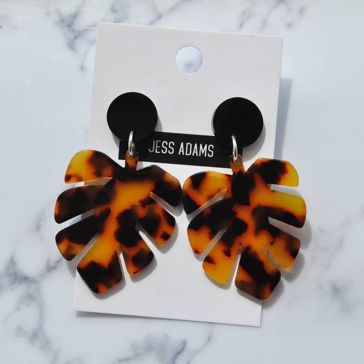 Store skildpadde Shell Monstera blad øreringe for engroshandel hos Jess Adams Design