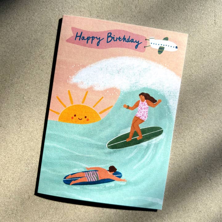 Lauren Sissons Studio – wholesale Födelsedagskort – Födelsedagskort med surfmotiv – strandvågor och bohemisk stil1