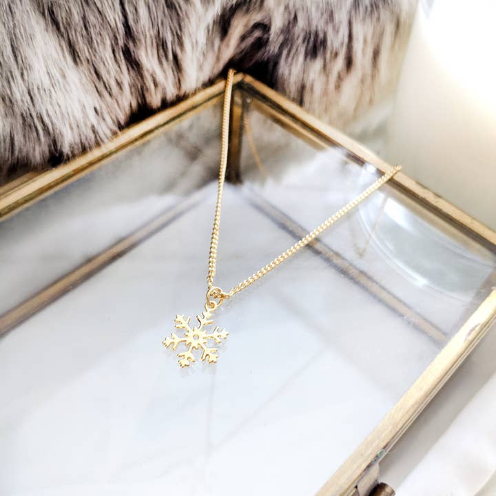 Shany Design Studio – wholesale Pendant/charm necklace – Tiny Snowflake Necklace Gold / Silver