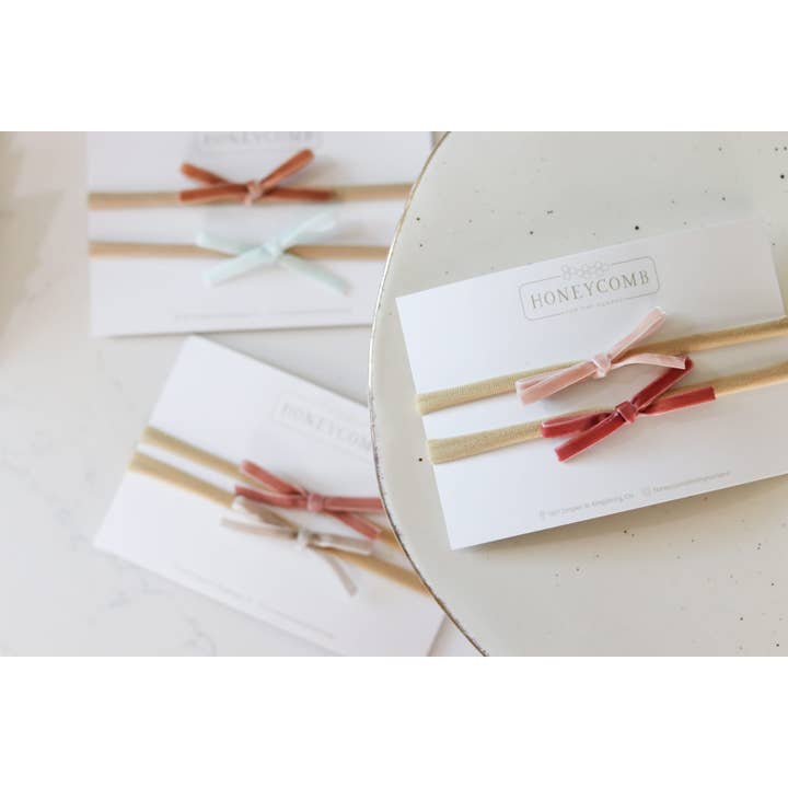 Petit ensemble de bandeaux en velours pour la vente par Honeycomb Goods