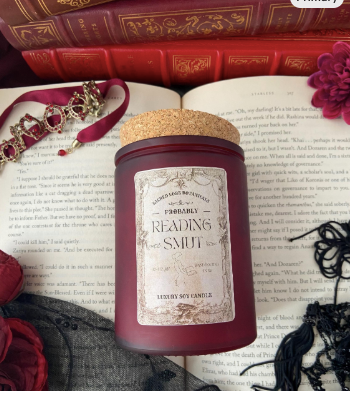 Sacred Lore – wholesale Prydnadsljus – Förmodligen läser snusk, litterärt ljus, 10oz sojaljus2