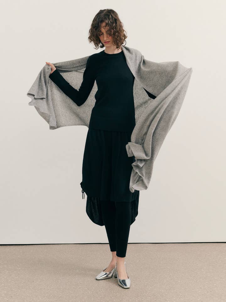 Oversized reisdraagdoek van kasjmier - staalgrijs voor wholesale door CASHMERISM