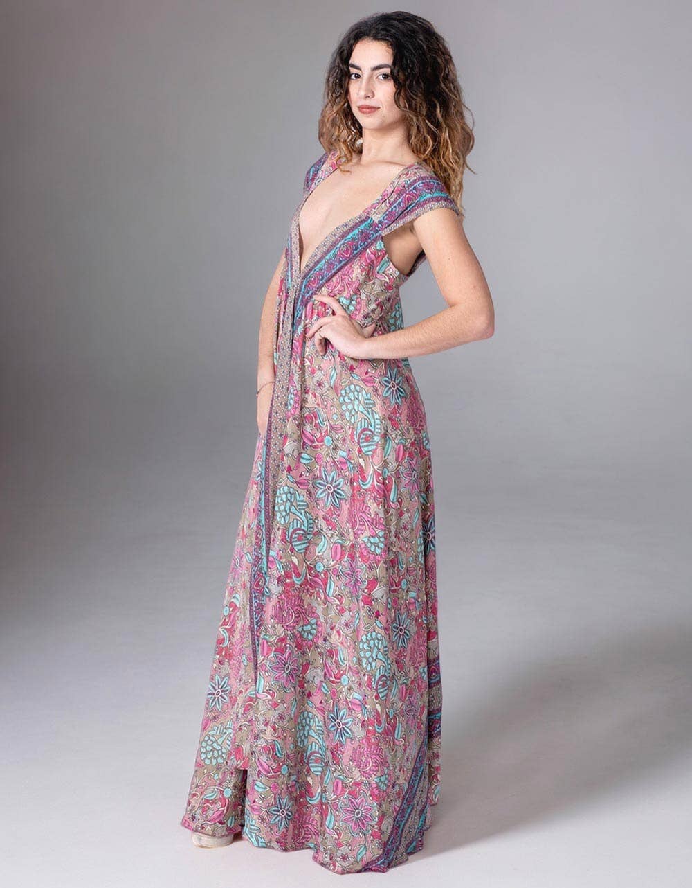 Roos KM2019B - Dames lange zijden jurk met bloemenprint voor groothandel op Faire2