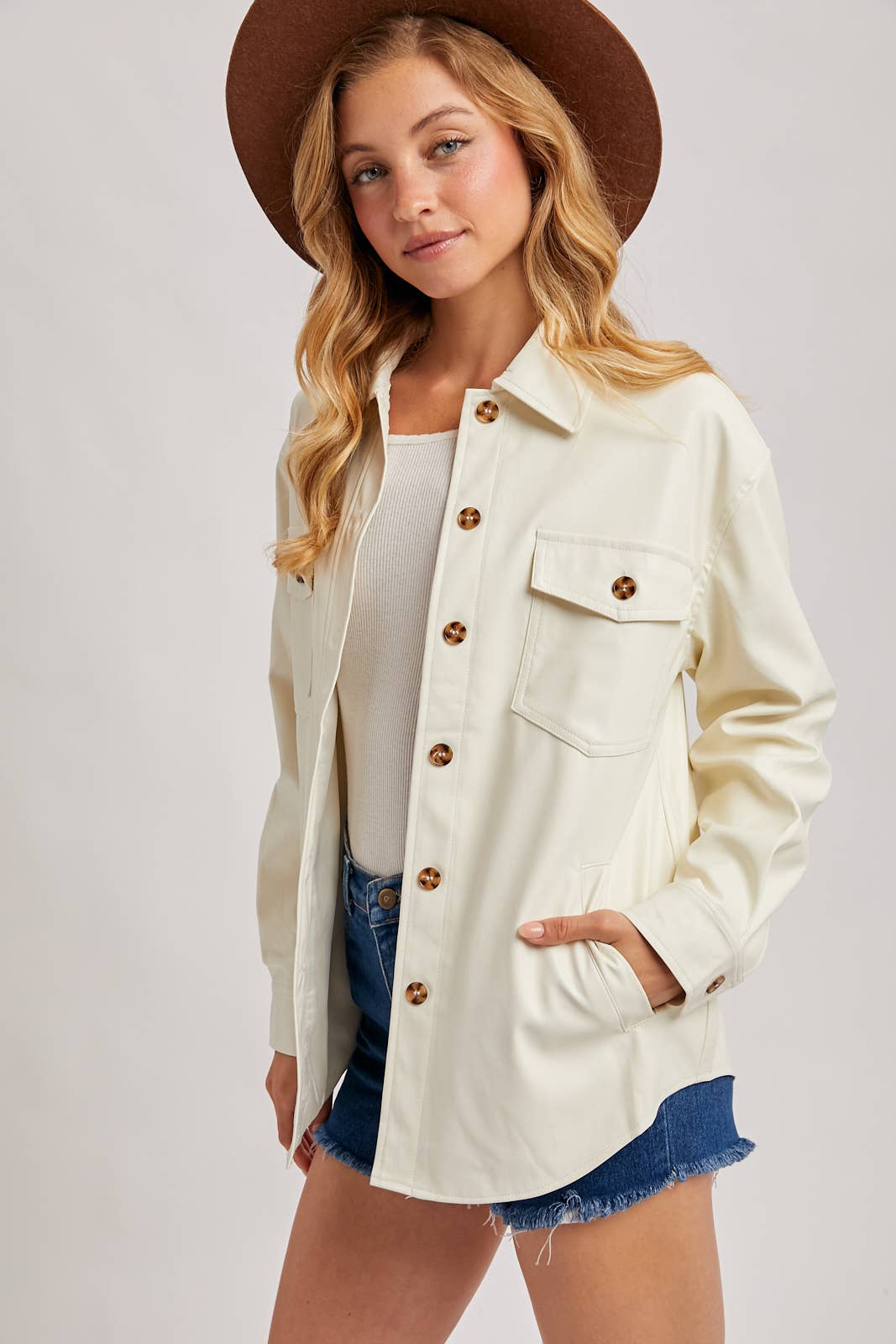 Bluivy - Vendita all'ingrosso Giacca a camicia - Donna - SHACKET IN PELLE VEGANA5