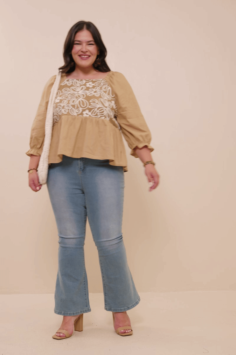 Beige Kvinders blomsterbroderet mix media peplum top for engroshandel på Faire5