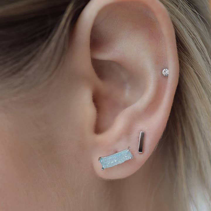 Orecchini a lobo in oro 18 carati Druzy Raw Slice per la vendita all'ingrosso da parte di E’toiles Jewelry LLC