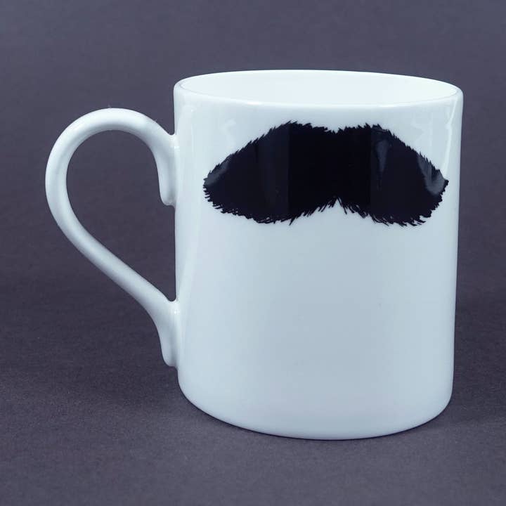 Peter Ibruegger Studio – Großhandel Kaffeebecher – Moustache Tassen: Charlie Chapman & Mustafa Schnurrbart0