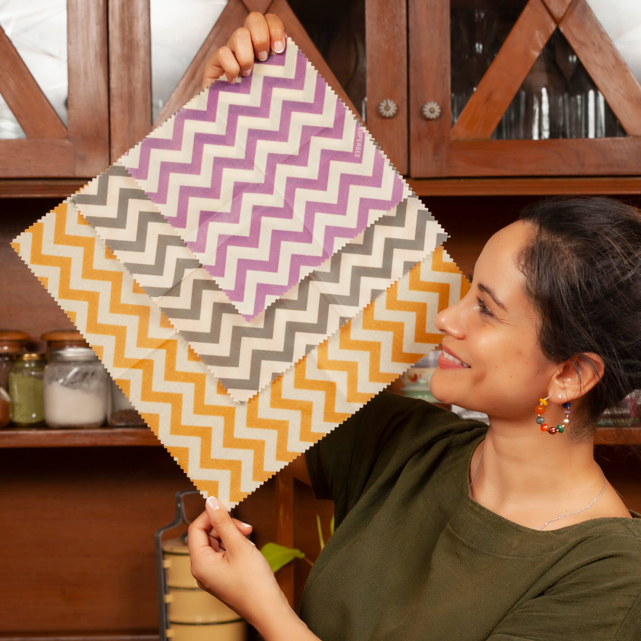 SuperBee - Eco Living Made Easy - Vente Sachet de conservation/film alimentaire - Emballages alimentaires réutilisables en cire d’abeille « Beeginner » - lot de 3 tailles14