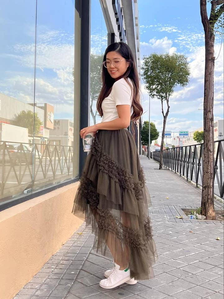 Jupe en tulle asymétrique fausse 21-036 pour la vente par Invitadissimas