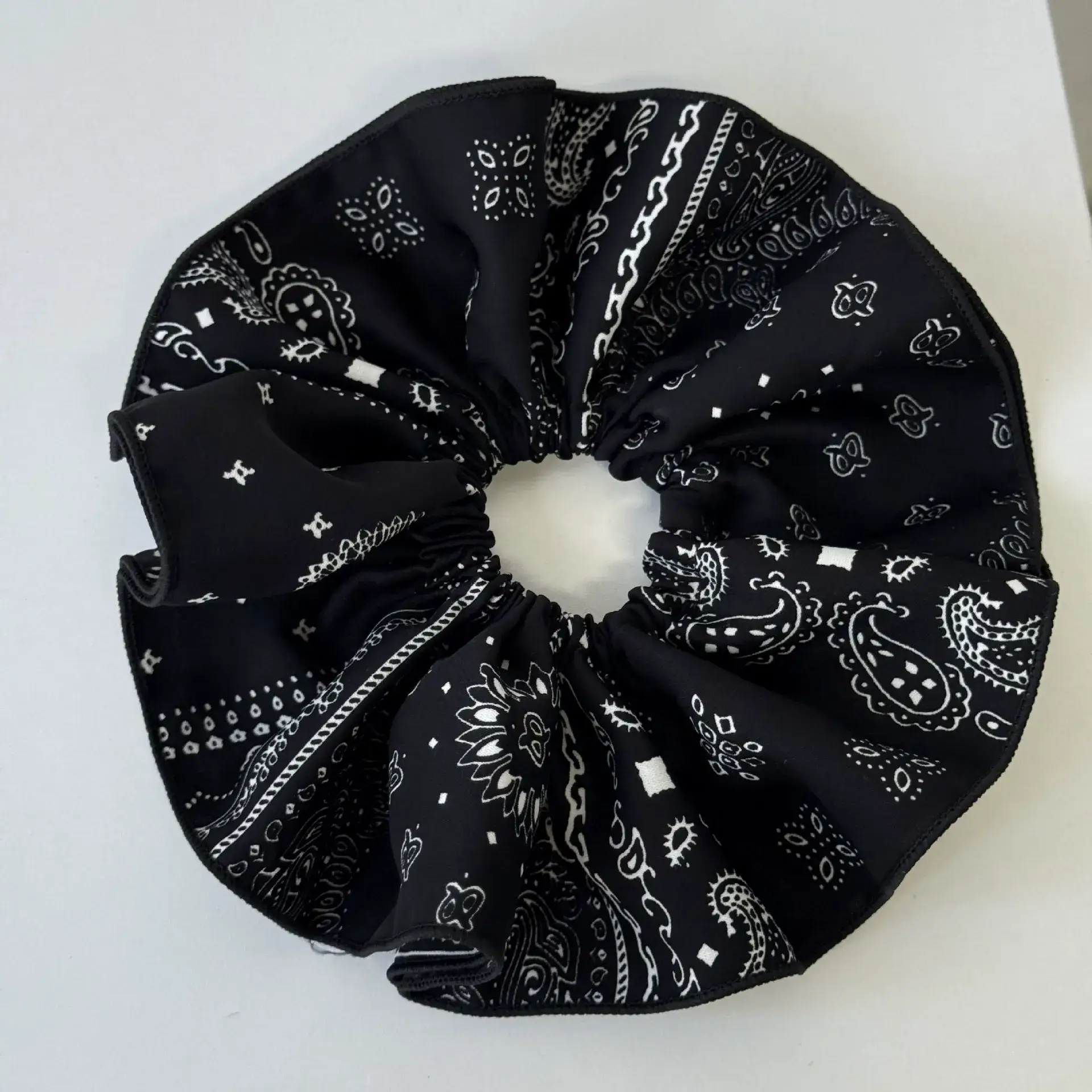 Otterware - Wholesale Hair Accessories Set - Women's - The Bandana Print & Solid 8-Piece Accessory Set2