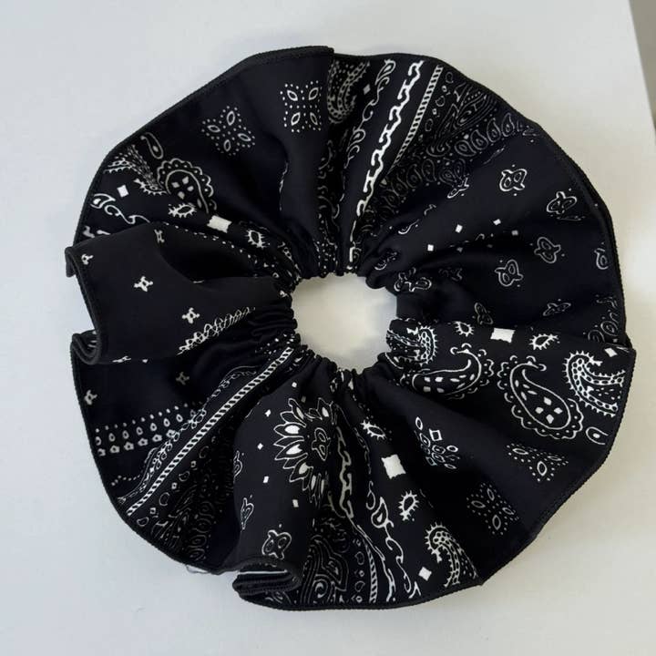 Otterware - Wholesale Hair accessories set – Women’s - The Bandana Print & Solid 8-Piece Accessory Set2