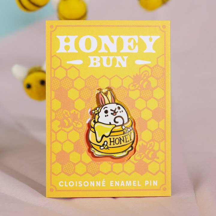 Honungsbulle Emaljpin för wholesale av MarninSaylor