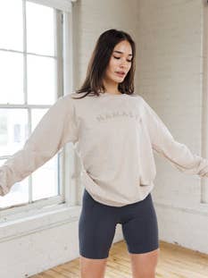 Namaste Sweatshirt voor wholesale door DYI Define Your Inspiration