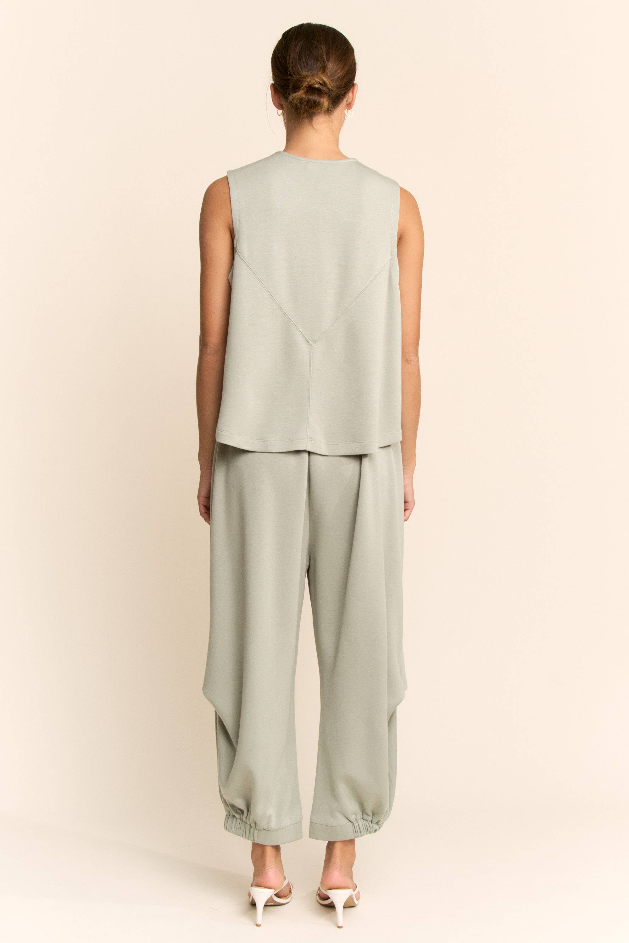 Davi & Dani - Vendita all'ingrosso Pantalone - Donna - SET DI PANTALONI IN TINTA UNITA CON SCOLLO ROTONDO E CINTURA1