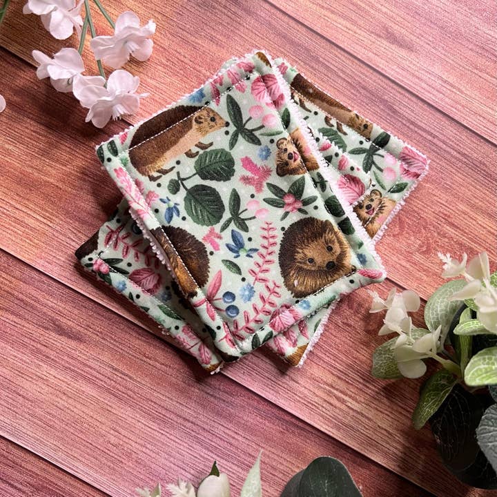 Tampons exfoliants réutilisables Hedgehog pour la vente par Tahlia Paige