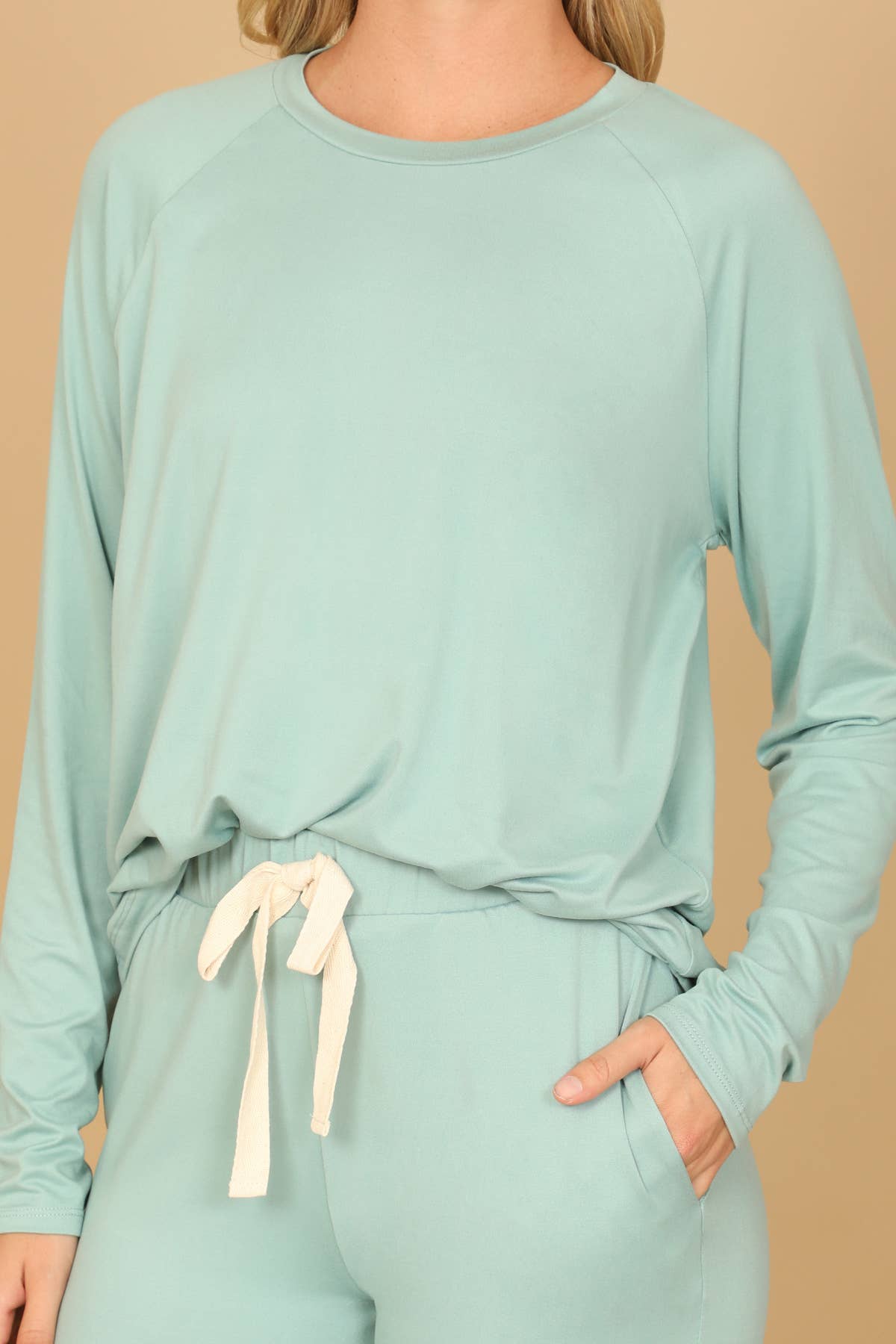 You & Me - Vendita all'ingrosso Pantaloni sportivi/da jogging loungewear - Donna - Set maglia a maniche lunghe e joggers taglie forti YMP40001XV con cintura da annodare.35