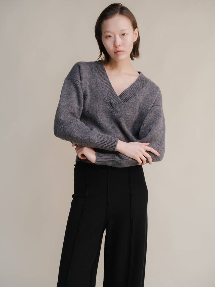 Lèmme – wholesale Knitted jumper – Women′s – Tweed Cropped Double V-Neck Sweater5