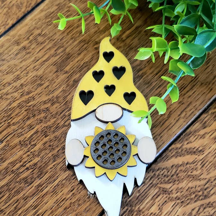 Plateau à plusieurs niveaux Sunflower GNOME pour la vente par ChristyFaye