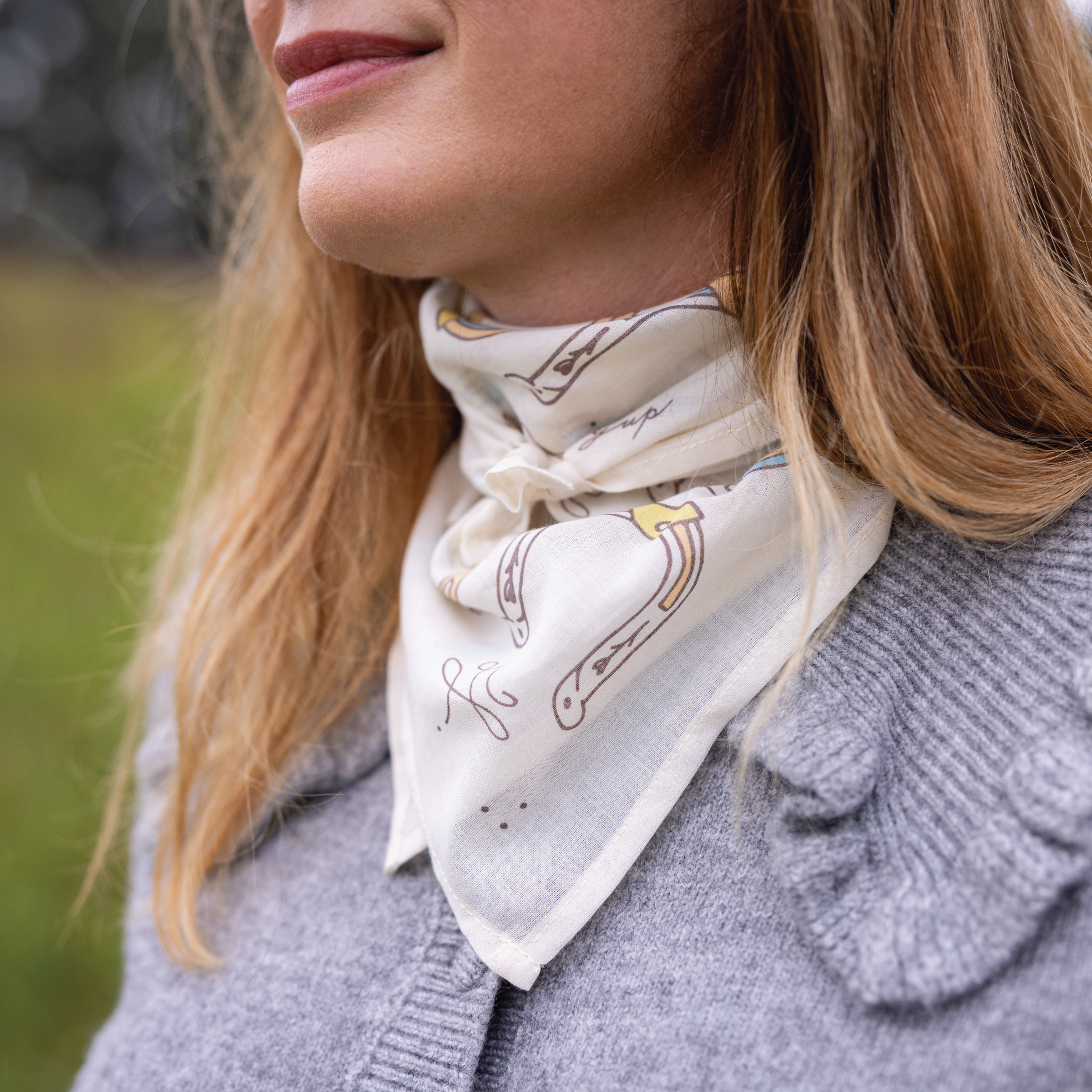 Jenni Earle - Vendita all'ingrosso Bandana - Donna - Bandana in Voile di Cotone di Lusso – mantra “Giddy Up” - crema1