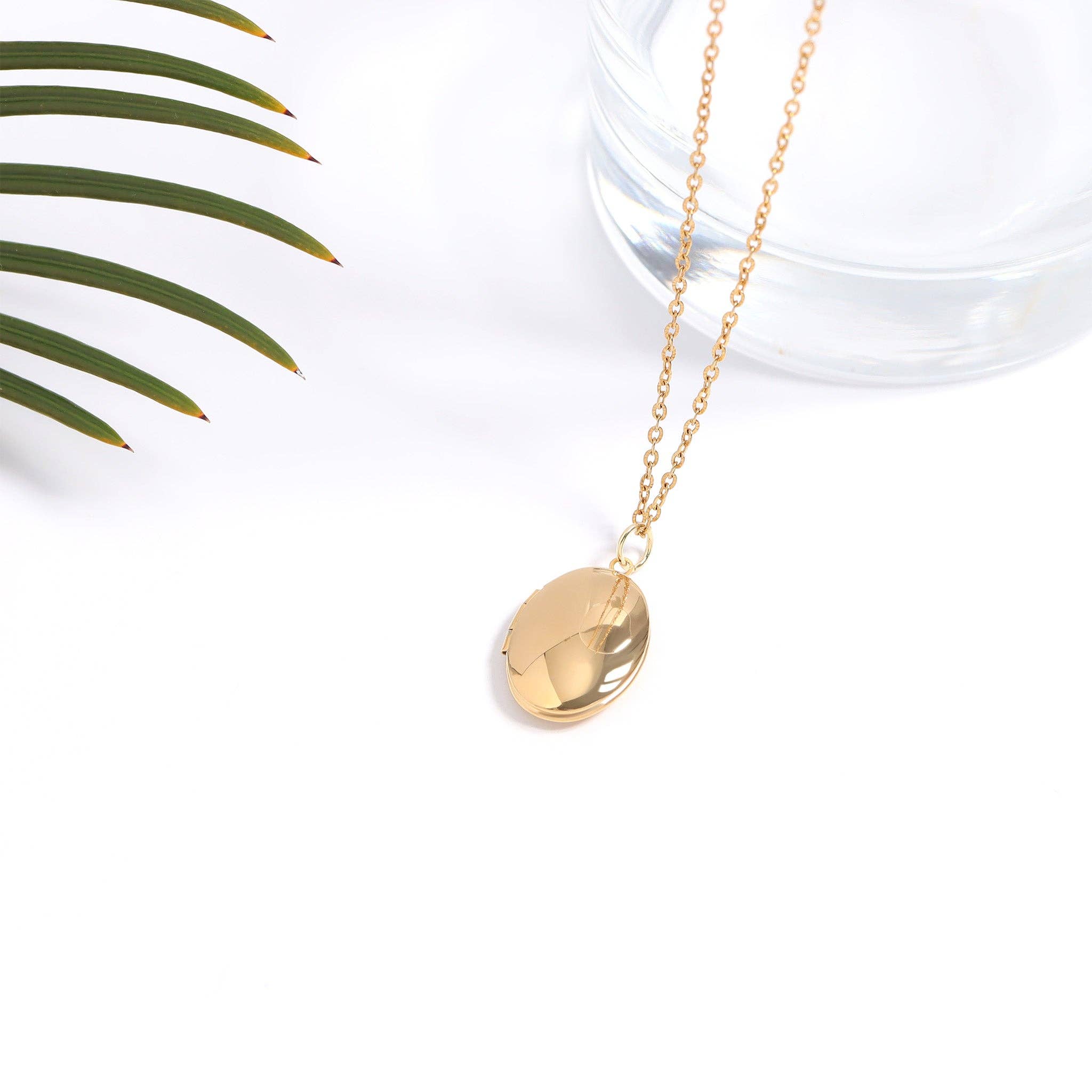 WJW - Wholesale Locket Necklace - Small - 18K Gold PVD Stainless Steel Oval Locket7