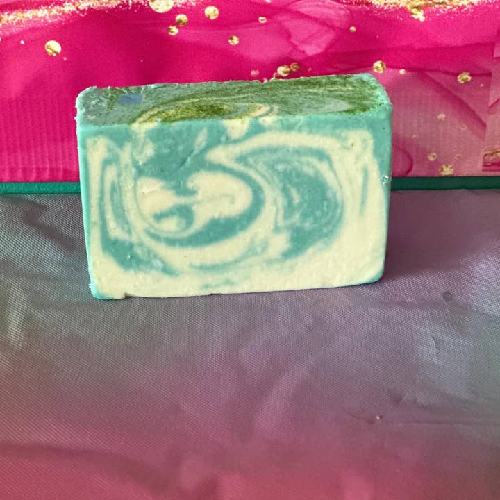 Mahonie Appel Zeep 113g voor wholesale door Squeaky Clean Luxurious Soaps