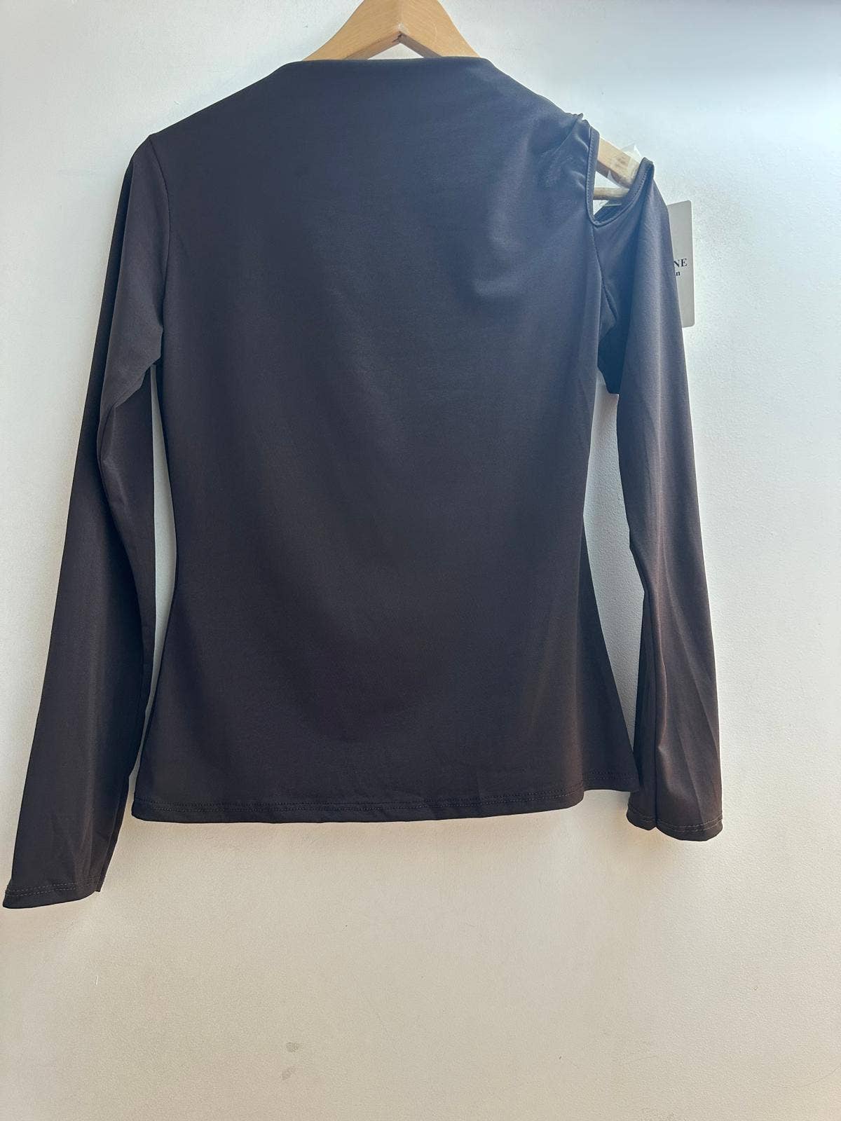 LORIANE - Wholesale T-Shirt - Women's - T10363 Asymmetric solid top with a brooch14