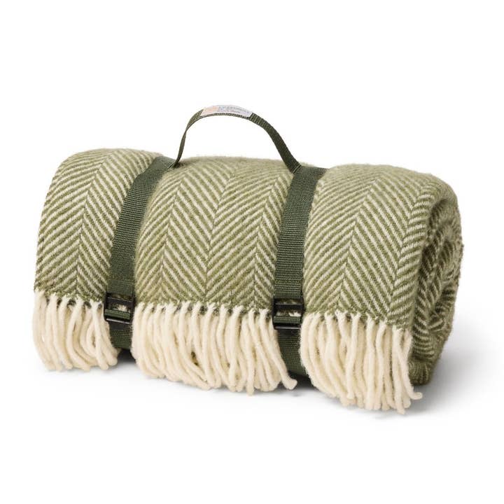 Polo Pure New Wool Picnic Tæppe - Sildebensmønster Oliven for engroshandel hos Tweedmill Textiles