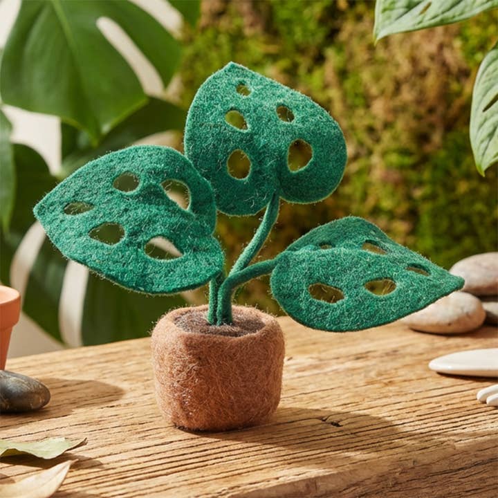 Felt So Good – wholesale Konstgjord växt – Handgjord stående växtdekoration av filt, Monstera Deliciosa