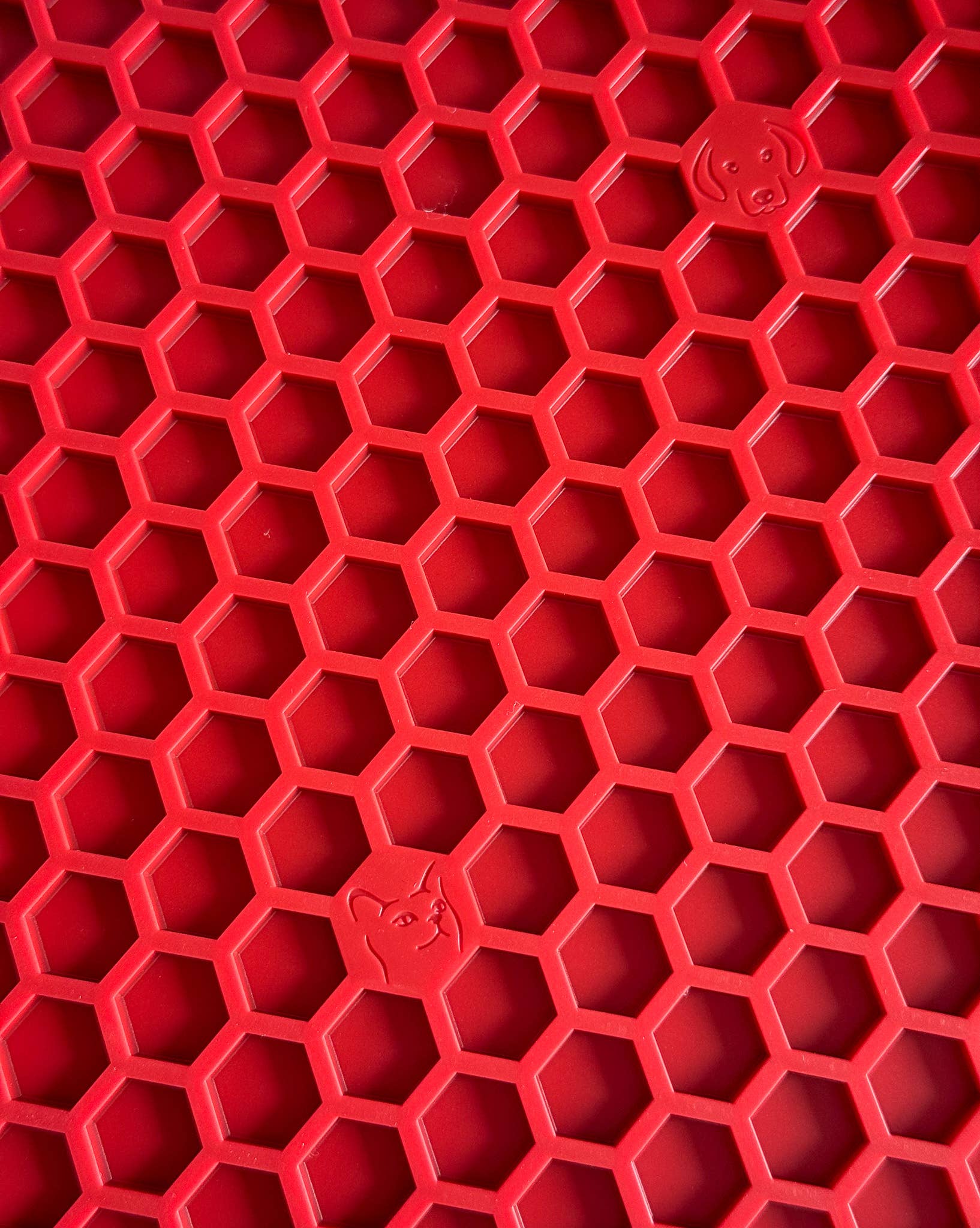 Doggotique - Wholesale Pet Food Mat - Dog - Honeycomb Lick Mat for Dogs and Cats2