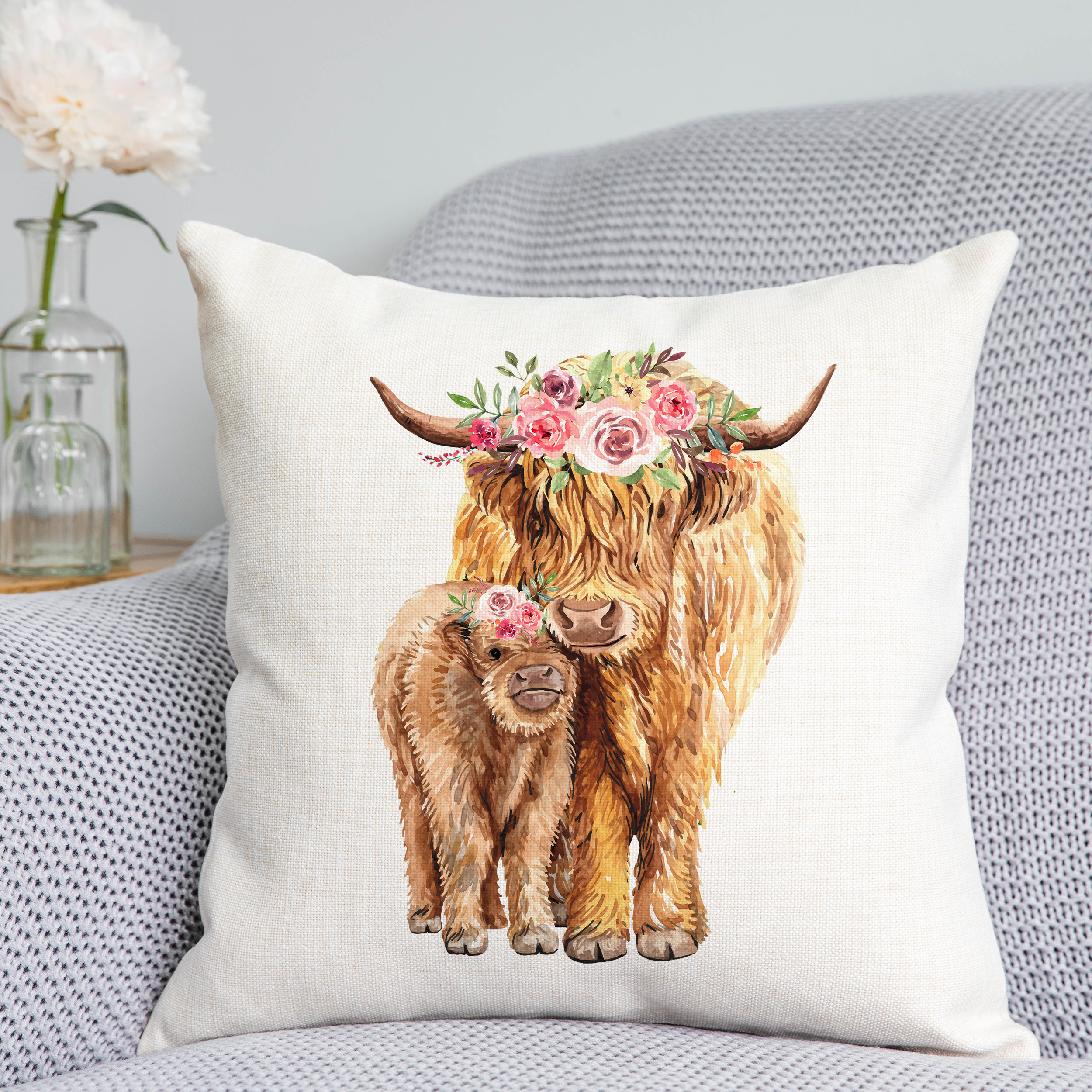 DoodlecardsBoutique – wholesale Throw/decorative pillow – Floral Highland Cows Cushion1