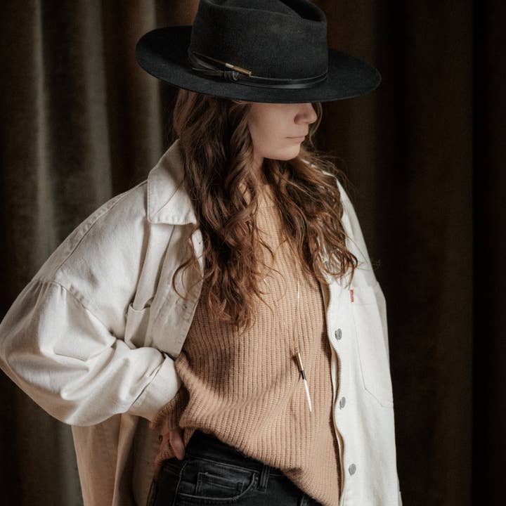 Commonform - Wholesale Pendant/Charm Necklace - Yellowstone Beth Dutton Quill Necklace // 32"2