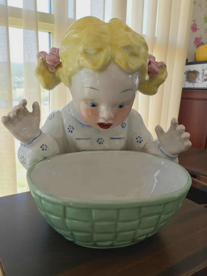 Småsaksskål Godisask - Flicka med skål - Art déco-stil för wholesale av Art Déco Style