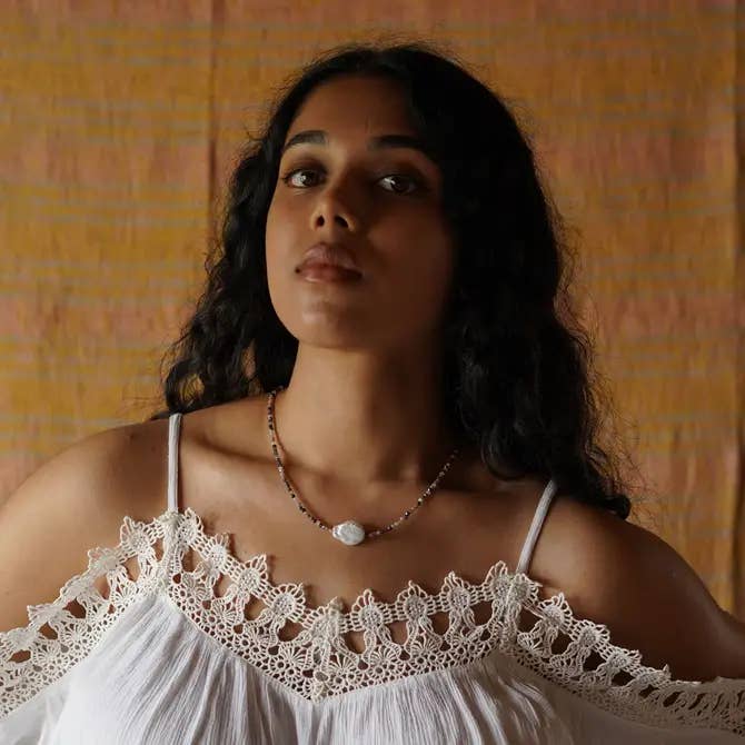 Annahmol – wholesale Beaded/pearl necklace – Petite Beaded Necklace with Baroque Pearl1