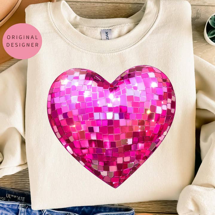 Grafisk T Disco Hjerte Komfort Farve T-shirt i Elfenben for engroshandel hos Cypress Slough Outfitters