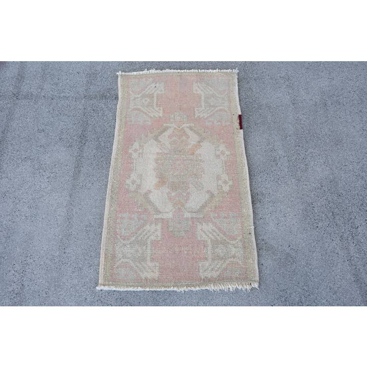 Tappeto Vintage Fatto a Mano in Lana Rosa e Beige per la vendita all'ingrosso da parte di Anatolia Loom