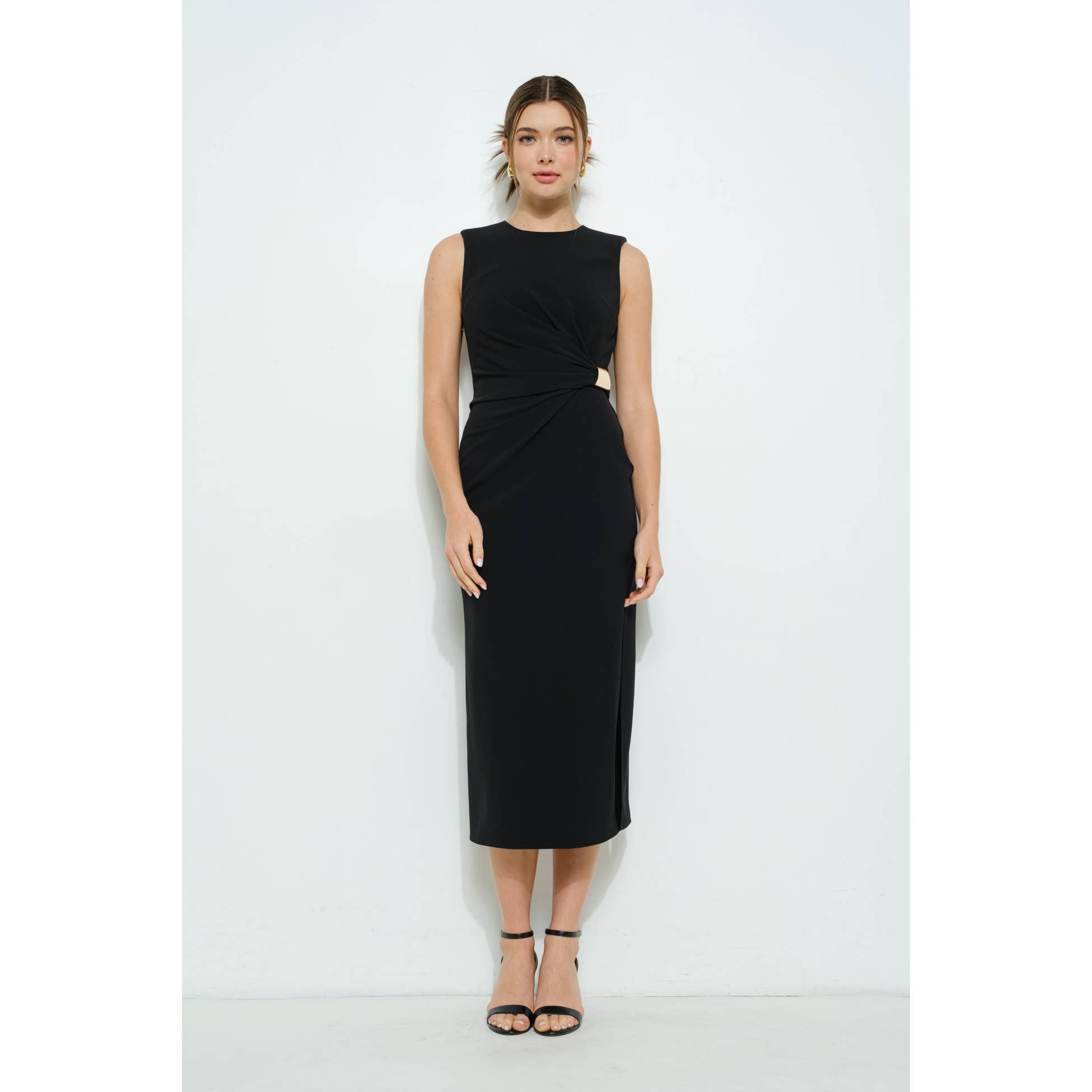 INA - Vendita all'ingrosso Vestito - Donna - Abito midi senza maniche con drappeggio e accenti dorati3