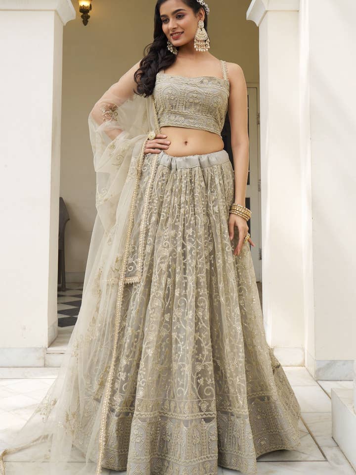 Elfenbensfärgad nätbroderad lehenga choli för indiska festivaler och bröllop - trådbroderi, paljettbroderi för wholesale av HATKE BRIDE