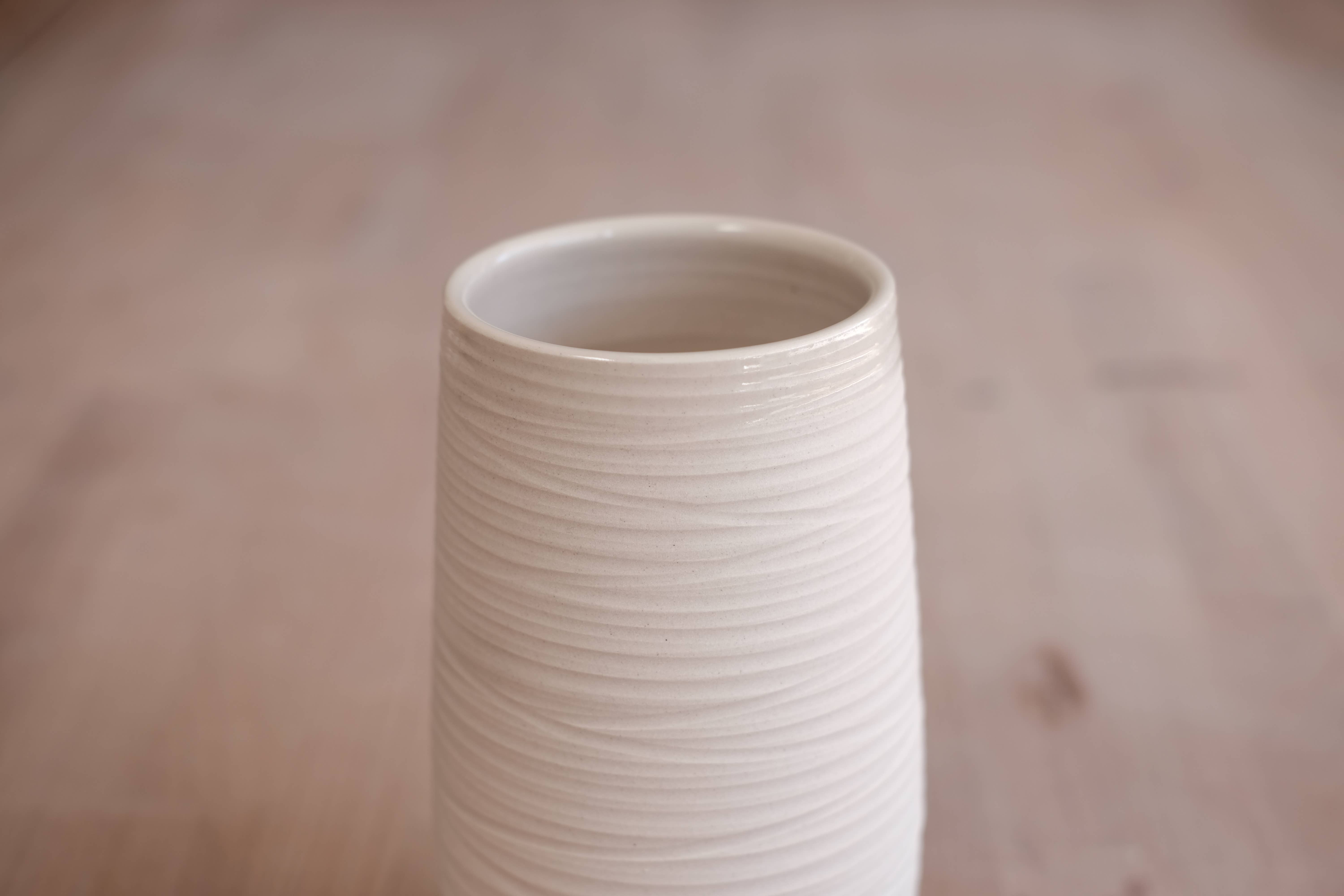 FHAR Studio - Wholesale Vase - dune - tulip vase - handmade, porcelain 2