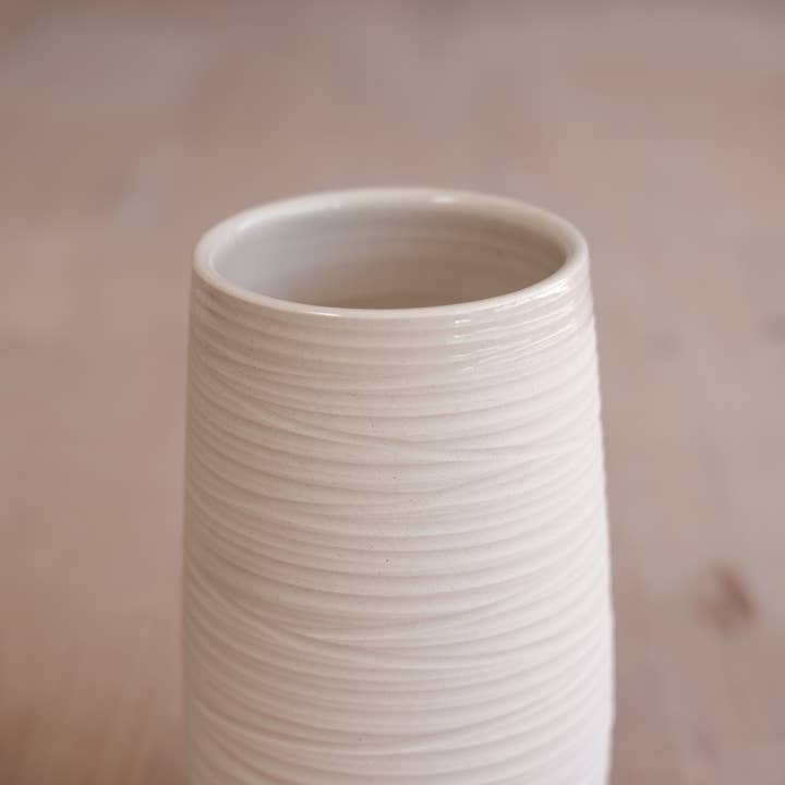 FHAR Studio - Wholesale Vase - dune - tulip vase - handmade, porcelain 2