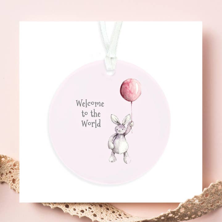 Ornement pour Fille – Décoration Suspendue en Céramique Brillante avec Ruban Satin et Sac en Organza pour la vente par Crumble & Core