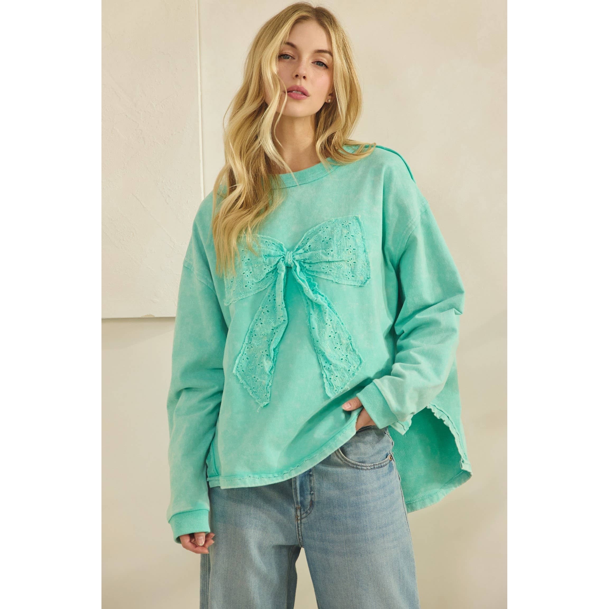 Sage + Fig - Wholesale Sweatshirt - Women's - WHIMSY BOW SWEATSHIRT (ST7972)2