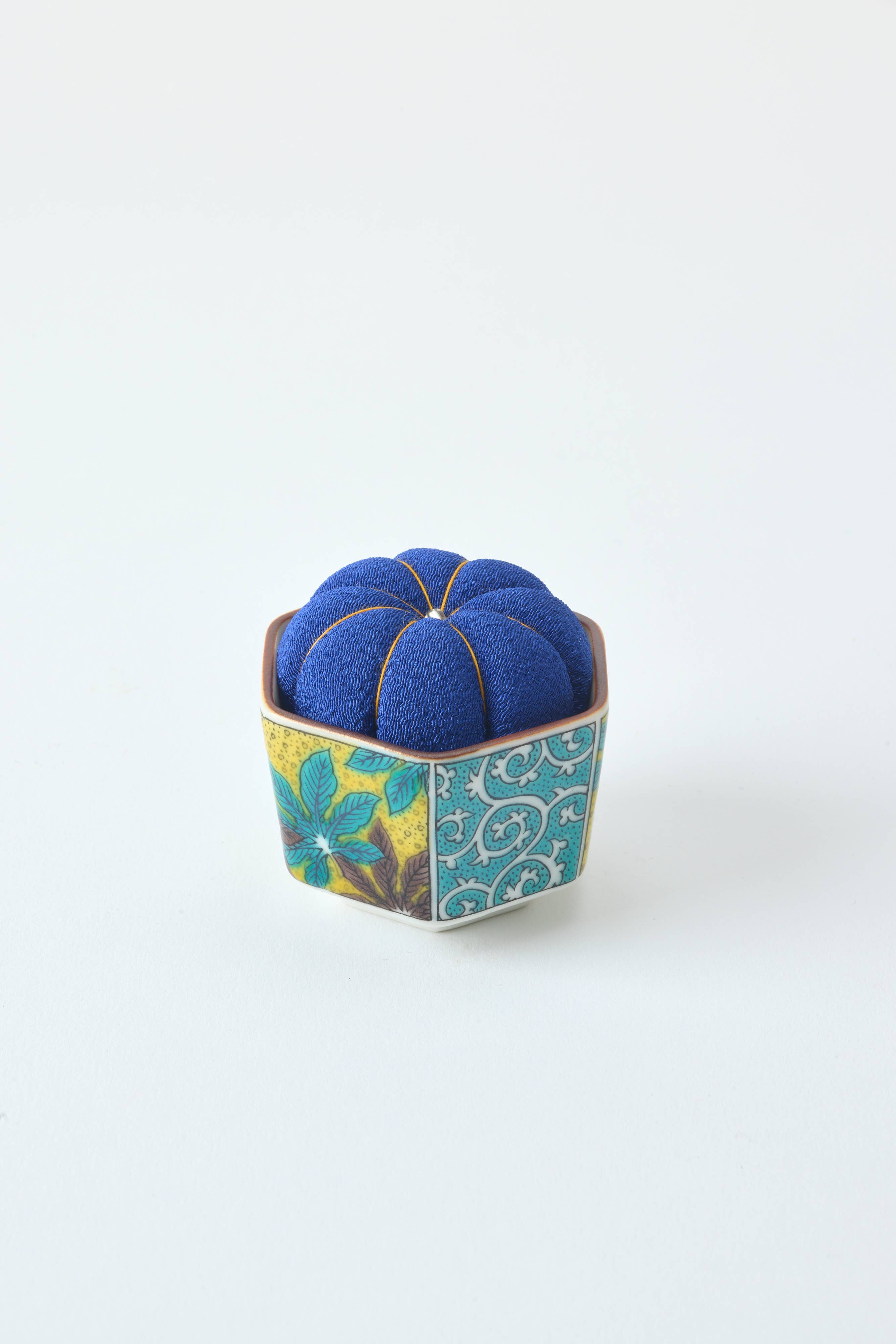 hiro - Wholesale Embroidery/Cross Stitch Supplies - Kutani  Pincushion  Yoshidaya5
