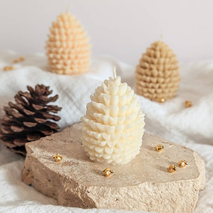 Iconic Candles - Wholesale Novelty Candle - Christmas Pine Cone Decorative Candle 1