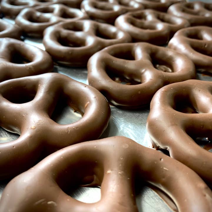 O'Shea's Candies Sweet Shop - Wholesale Chocolate Covered Sweets - Gourmet Decorated Pretzel Stacks 6PK w/ Bow 🥨6