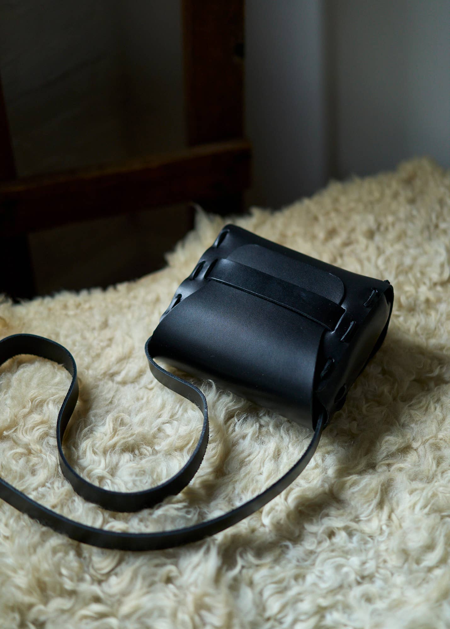 FORESTBOUND - Wholesale Crossbody Bag - Women's - Leather Saddle Bag in Black4