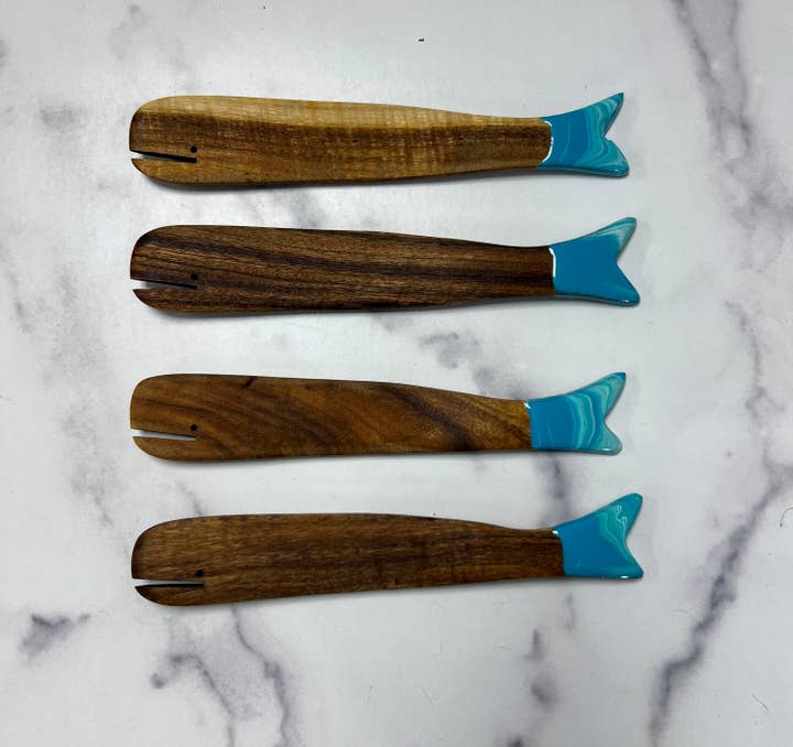 Nikita Fine Art LLC - Wholesale Cheese Spreader - Mocha Whale spreaders Set of 42
