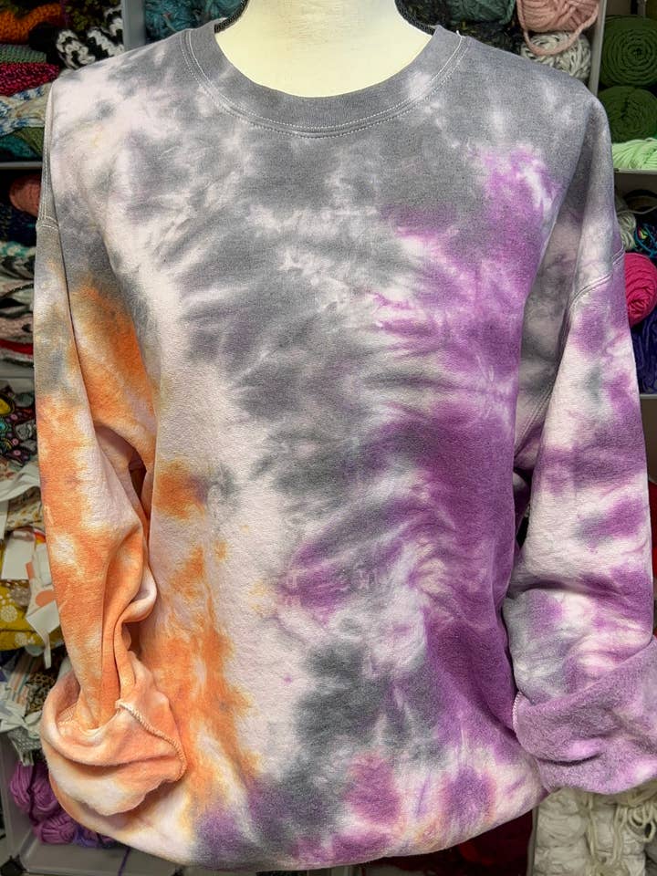 Hocus Pocus Batik-Pullover mit Rundhalsausschnitt für den Großhandel von Cozy Knots & Paws