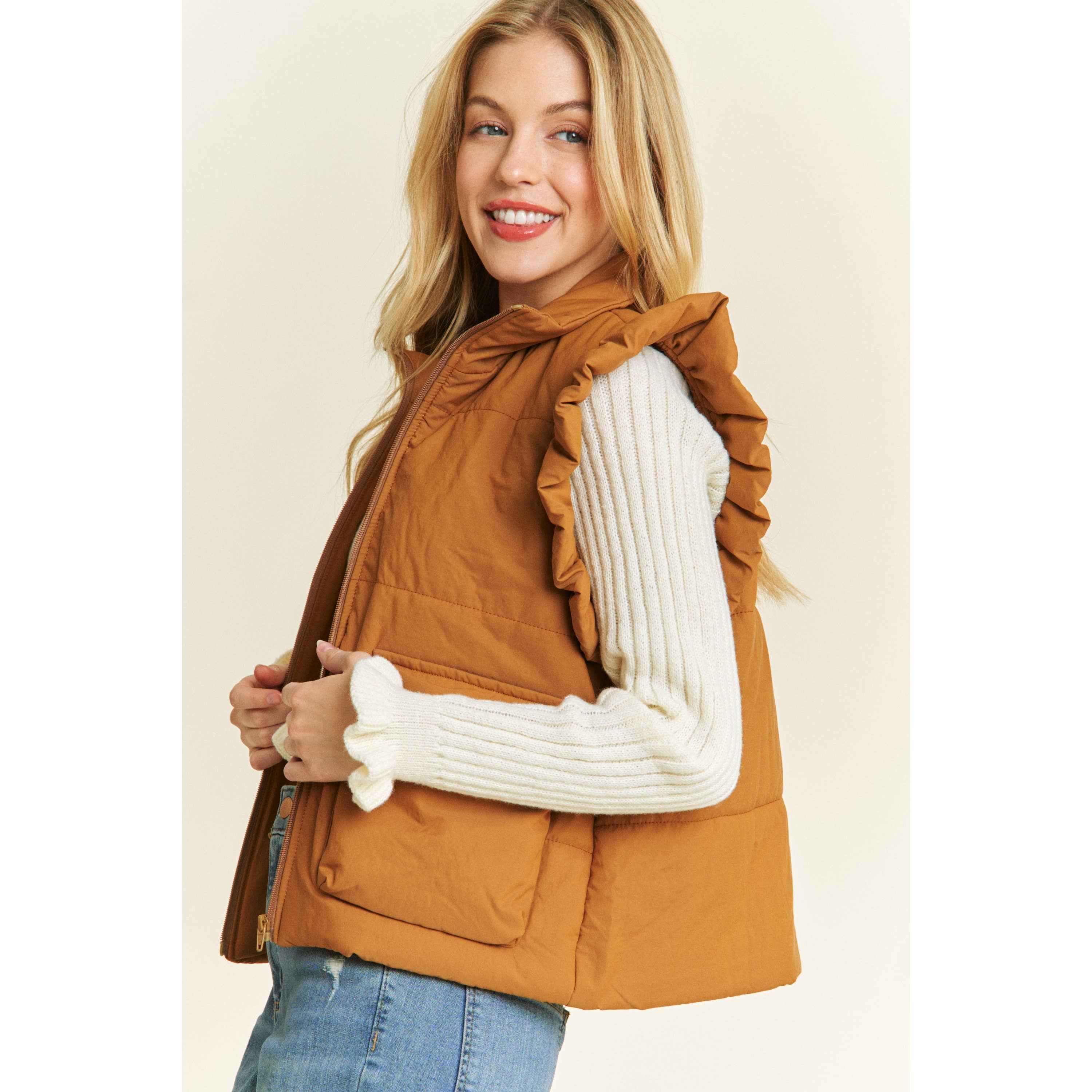 Sweet Generis – wholesale Jacka - Dam – EVERYDAY PUFF VÄSTJACKA MED DRAGKEDJA MED ÄRMHÅLSDETALJER13