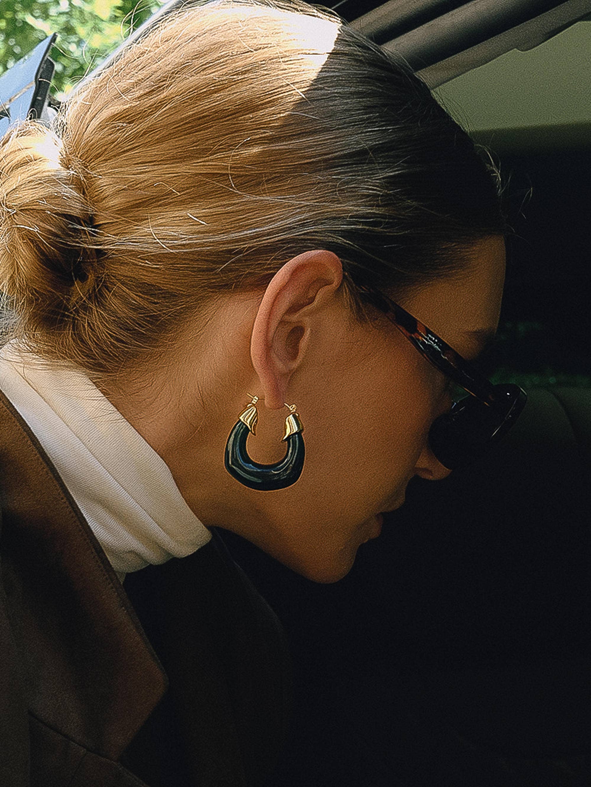 Flânerie by MAIQ - Wholesale Hoop Earrings - Arlowe 18K Gold Non-Tarnish Resin Hoop Earrings5